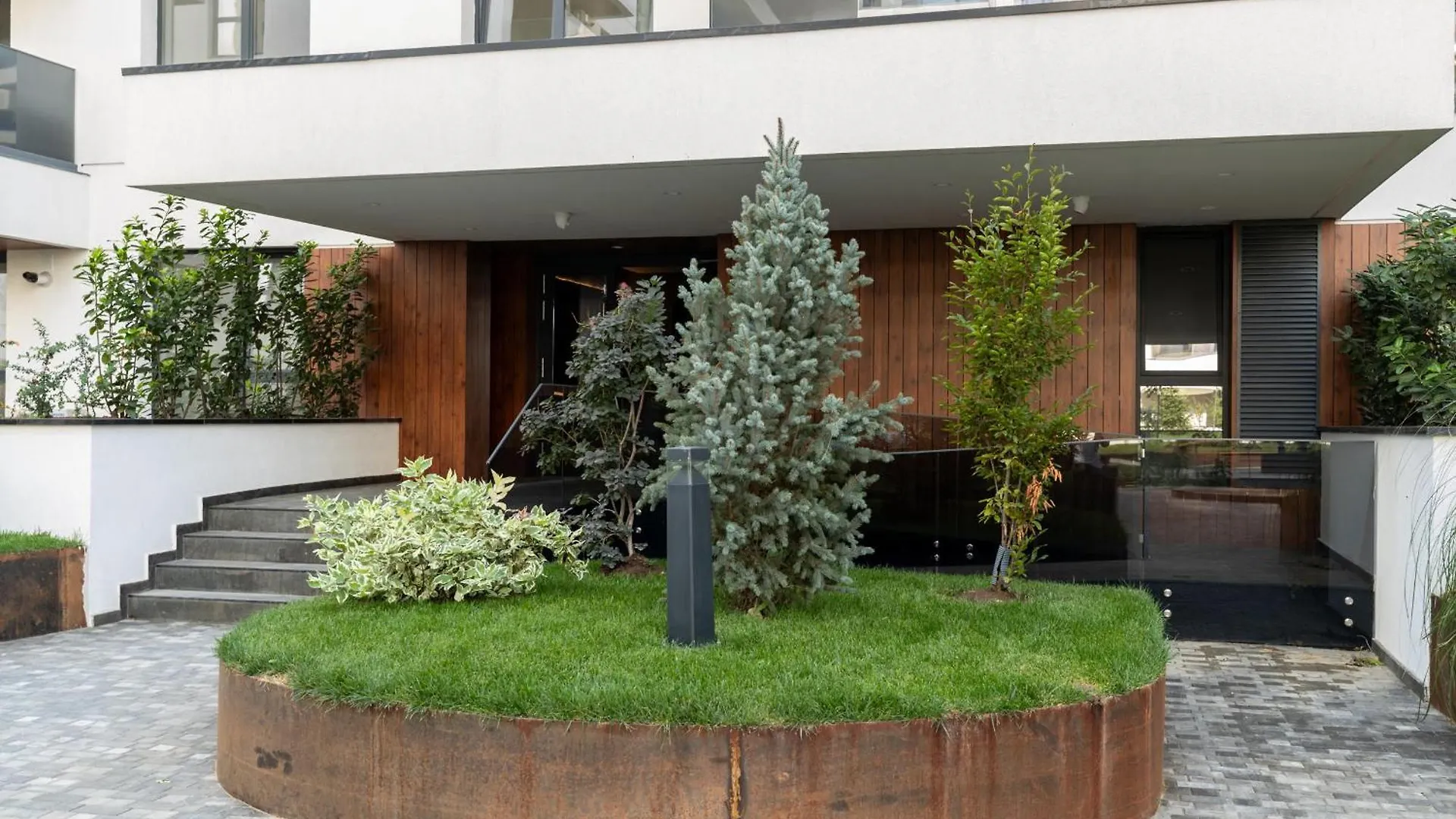 Stylish 1Br Apartment With Balcony In Vibrant Business Area Bucharest 0*,